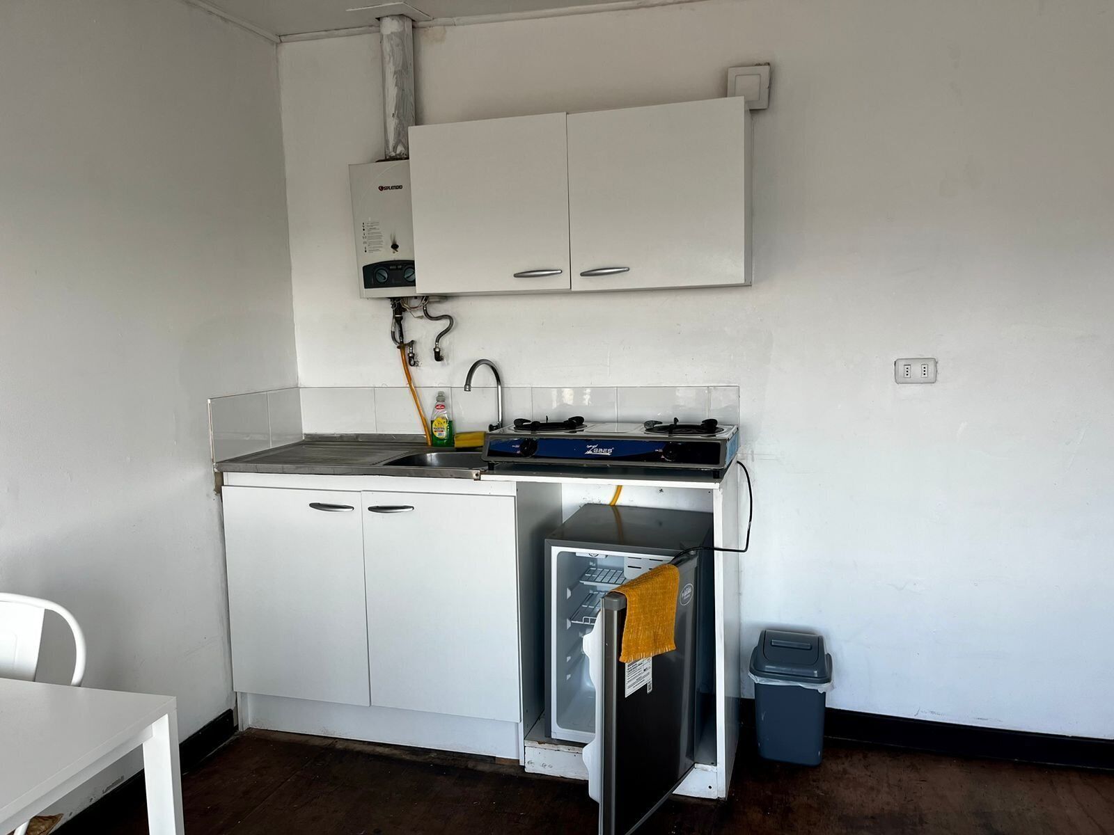 Apartment | Private kitchen | Mini-fridge, toaster, cookware/dishes/utensils, cleaning supplies