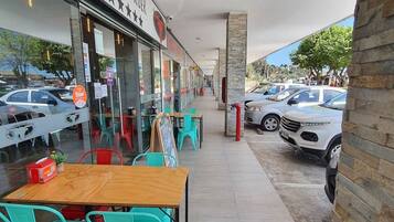 Apartment | Outdoor dining