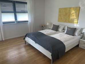 1 bedroom, travel crib, WiFi (free), bed sheets
