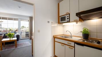 Fridge, microwave, stovetop, coffee/tea maker