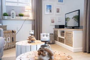 Fernseher, DVD-Player, Stereoanlage