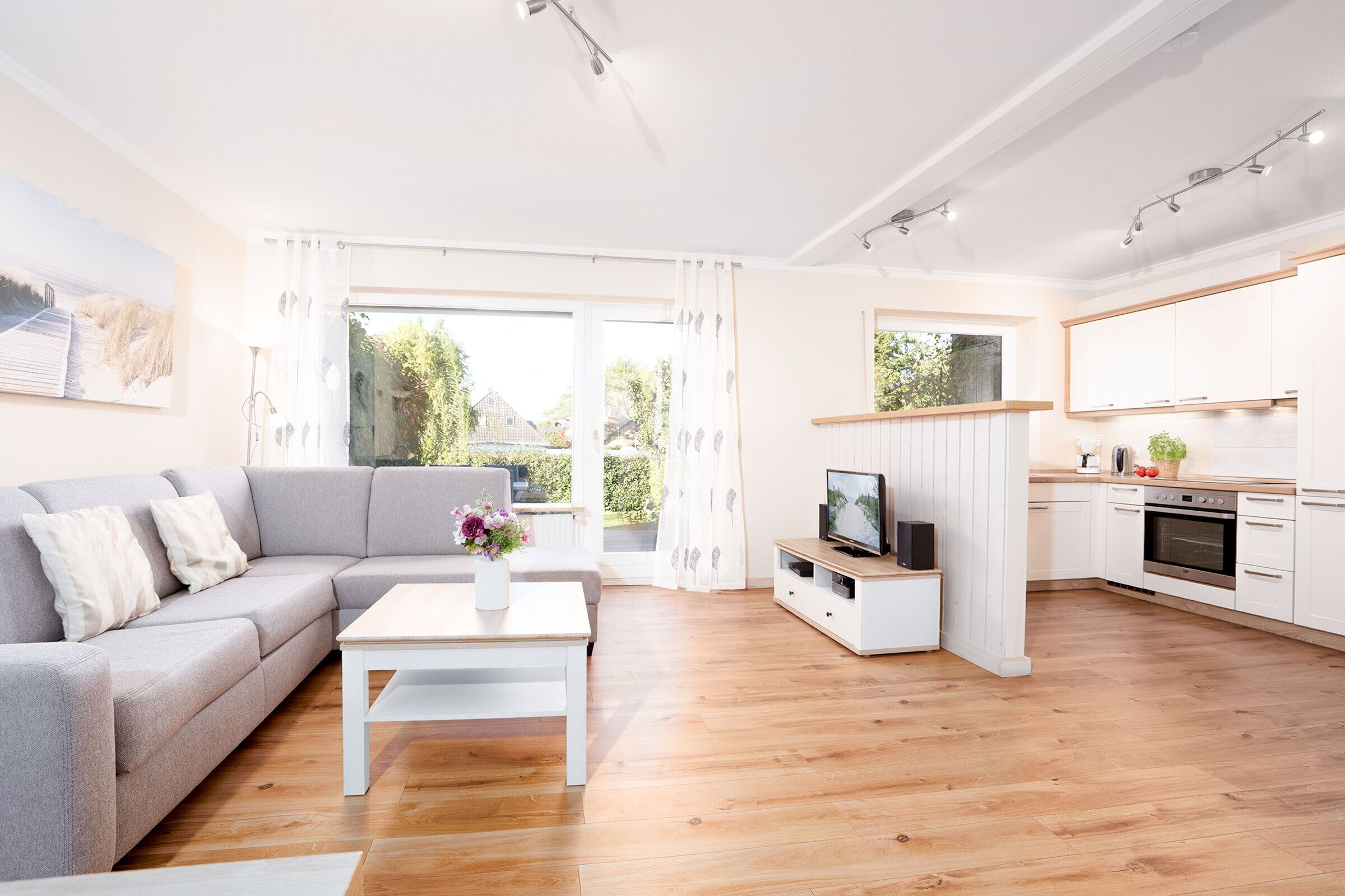 Fernseher, DVD-Player, Stereoanlage