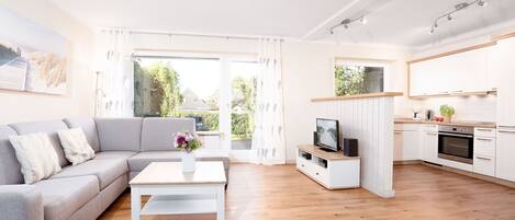 Fernseher, DVD-Player, Stereoanlage