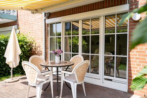 Outdoor dining - Vacation apartment "Lörper 1" up to 3 persons (non-smoking) (Niendorf/Ostsee)