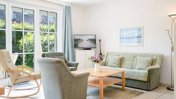 Fernseher, DVD-Player, Stereoanlage