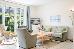 Fernseher, DVD-Player, Stereoanlage