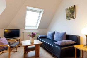 Fernseher, Bücher, Stereoanlage