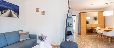 Télévision, livres, chaîne hi-fi