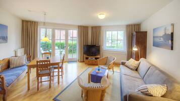 Fernseher, DVD-Player, Stereoanlage