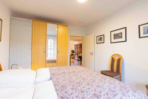 1 bedroom, iron/ironing board, travel cot, free WiFi