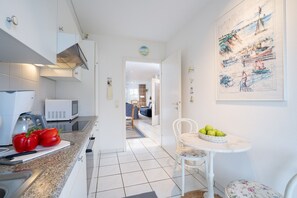 Fridge, microwave, oven, stovetop - Vacation apartment "Muschelbank" for 4 persons (non-smoking) (Niendorf/Ostsee)