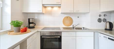 Fridge, microwave, oven, stovetop
