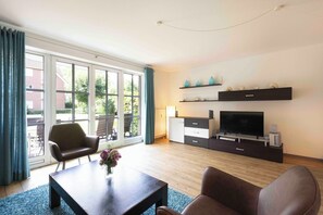 Fernseher, DVD-Player, Stereoanlage