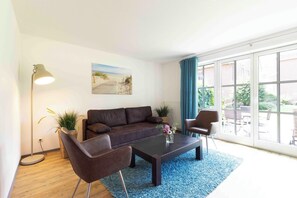 Fernseher, DVD-Player, Stereoanlage