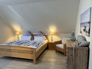 2 bedrooms, travel crib, free WiFi, bed sheets - Vacation apartment "Sunrise" up to 4 persons (non-smoking) (Niendorf/Ostsee)