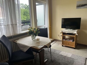 Dining - Ferienappartement "gästehaus Iden" bis 2 Personen (Niendorf/Ostsee)