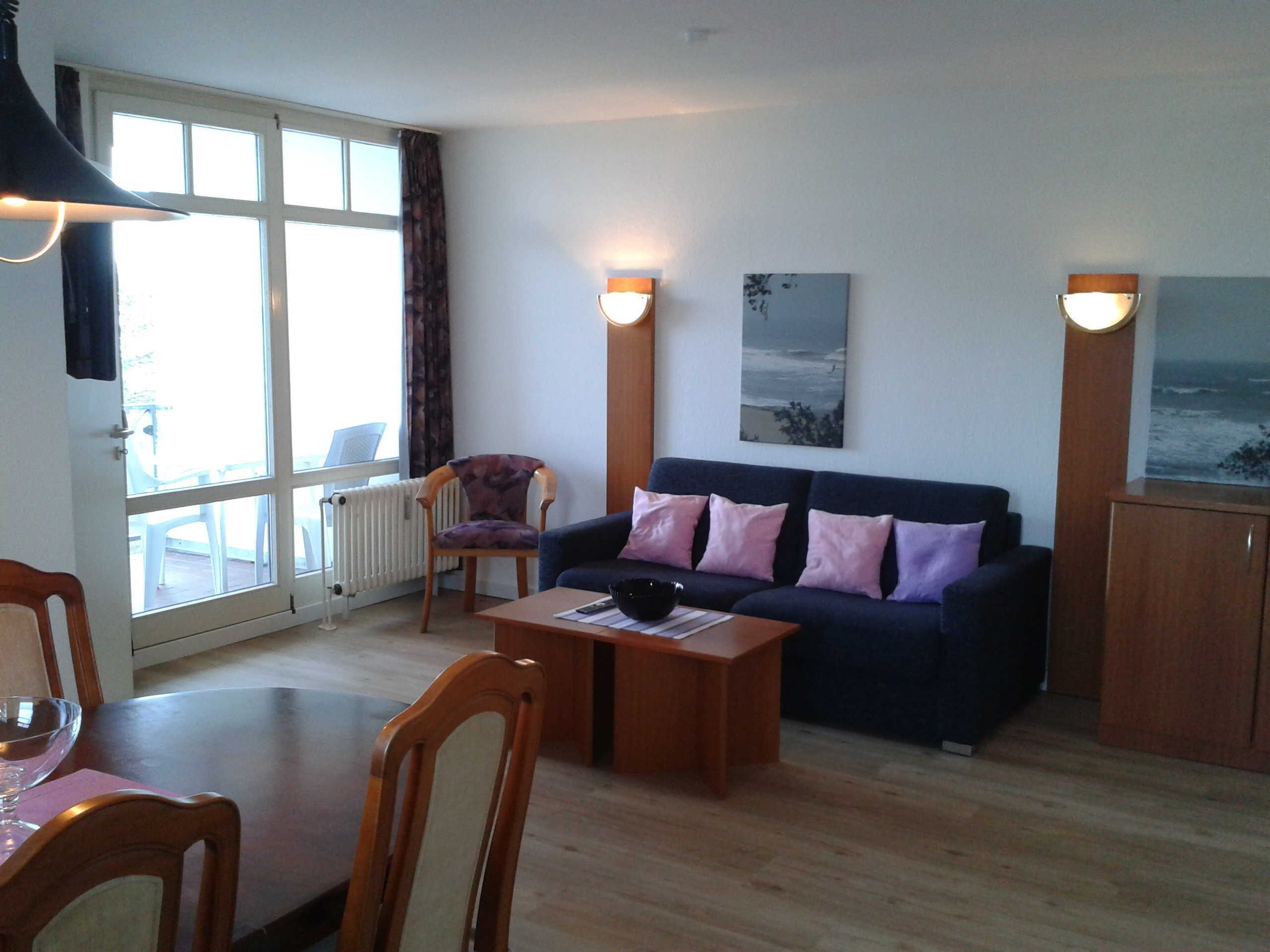 Fernseher, Bücher, Stereoanlage