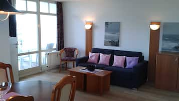 Fernseher, BĂŒcher, Stereoanlage