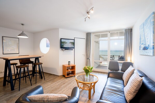 Fernseher, DVD-Player, Stereoanlage