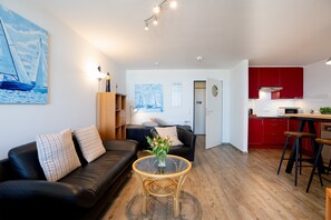 Fernseher, DVD-Player, Stereoanlage