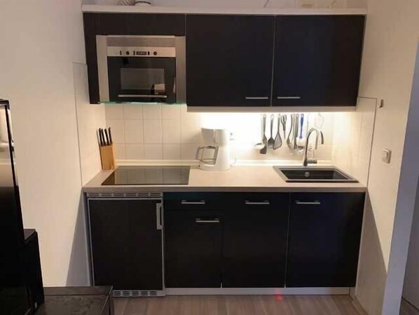 Fridge, microwave, stovetop, dishwasher - Ferienwohnung "app. Sonnenseite" bis 4 Personen F (Niendorf/Ostsee)