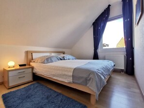 2 Schlafzimmer, Reisekinderbett, kostenloses WLAN