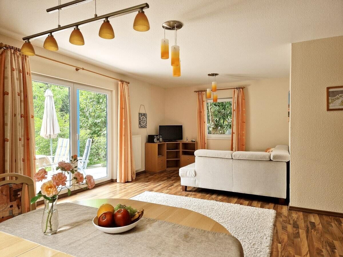 Fernseher, DVD-Player, Stereoanlage