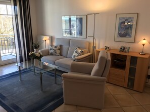 TV, DVD-spiller og stereoanlegg