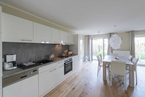 Kühlschrank, Ofen, Herdplatte, Geschirrspüler