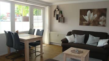 TV, table football, ping pong, stereo