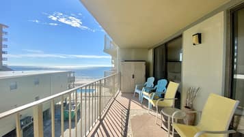 Condo, 2 Bedrooms, Balcony, Partial Ocean View | Terrace/patio