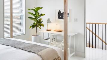 5 bedrooms, iron/ironing board, WiFi