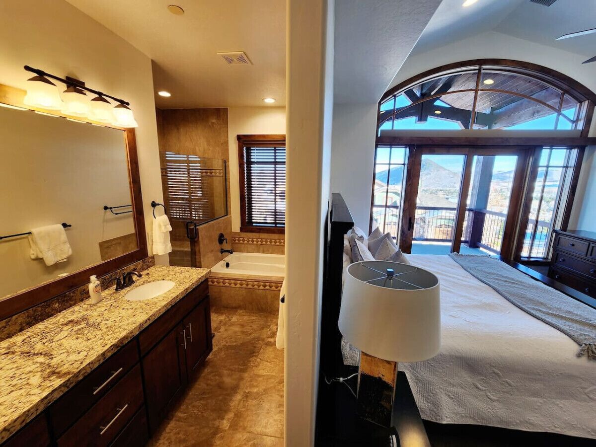 3 quartos, escrivaninha, berço de viagem, Wi-Fi de cortesia