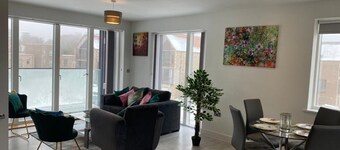 Contemporary 2 Bed Apt;10 mins walk :Addenbrookes/Papworth