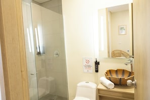 Superior Double Room | Bathroom