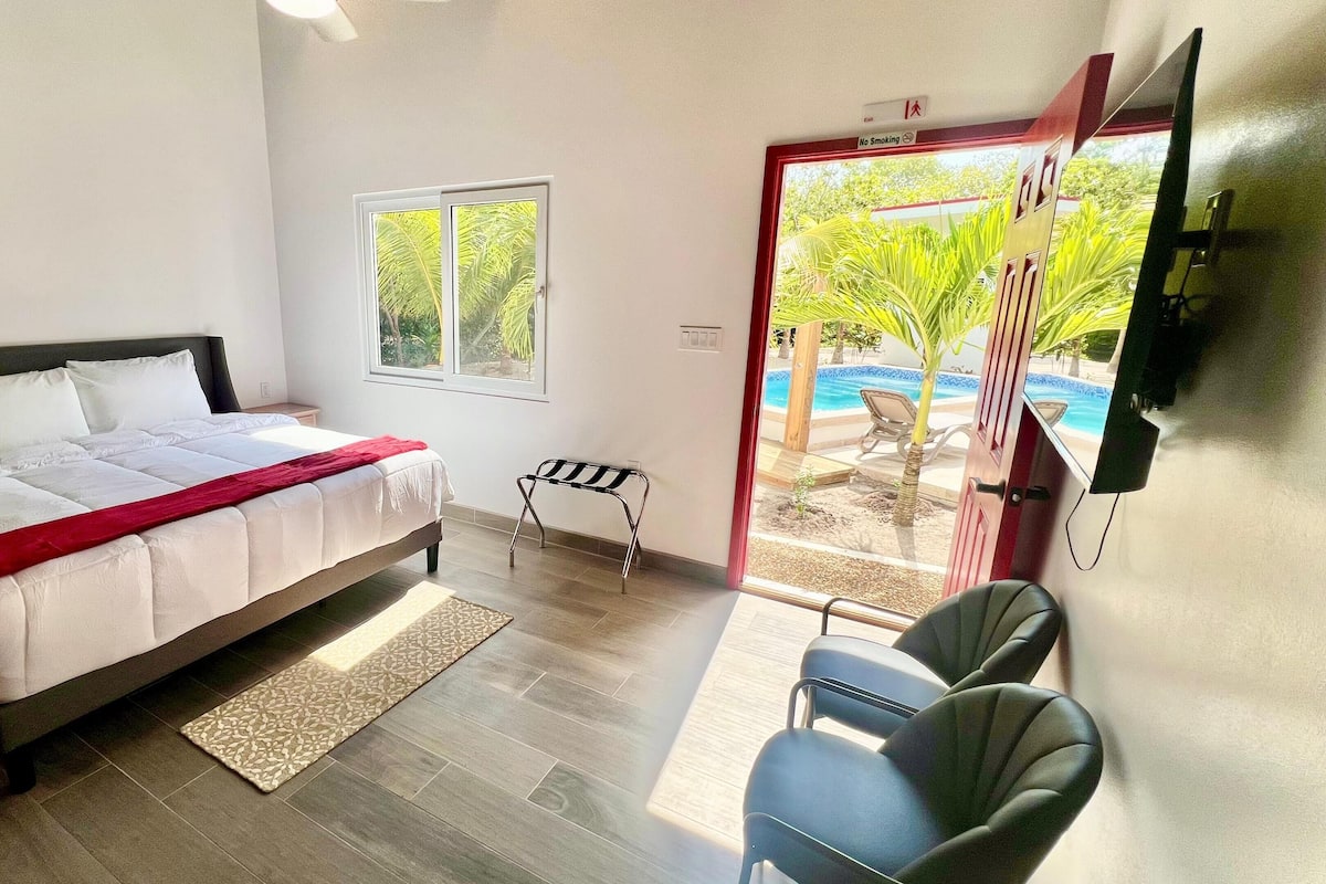 Family House, 4 Bedrooms, Private Pool, Canal View | Premium bedding, in-room safe, laptop workspace, blackout drapes