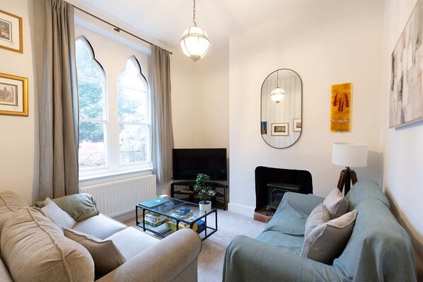 TV, fireplace, offices