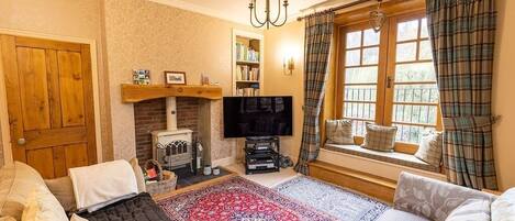 Televisión, chimenea, oficina