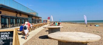 Flint Cottage – 3 mins to beach