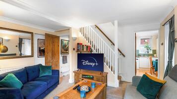 Smart-tv, tv-spel, dvd-spelare och en stereo