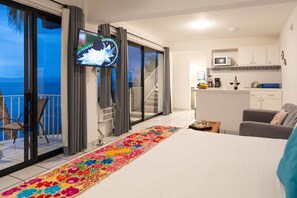 Tabla de planchar con plancha, cuna de viaje, wifi y ropa de cama 