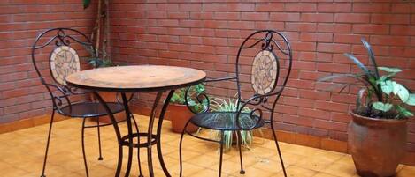 تناول الطعام بالخارج