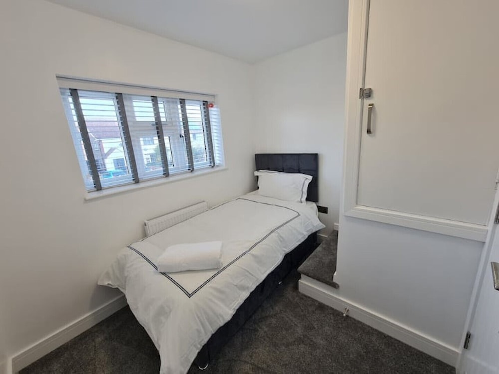 Elm Park Cheerful 4Bedroom Holiday Home Rainham Vrbo