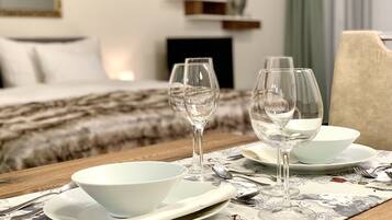 1 habitación, escritorio, tabla de planchar con plancha y wifi gratis