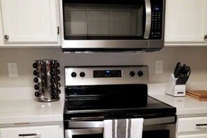 Four Ă micro-ondes, un four, surface de cuisson, lave-vaisselle
