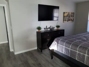 3 chambres, fer et planche à repasser, lit parapluie, Wi-Fi