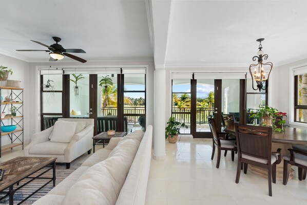 تلفزيون ذكي، ألعاب فيديو، كُتُب، شاشة كمبيوتر