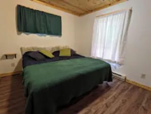 2 habitaciones, tabla de planchar con plancha, wifi y ropa de cama
