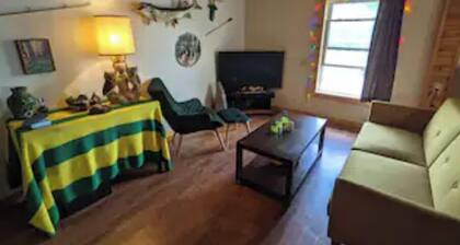 Convenient, cozy, and colorful 2 Bed/1 Bath Home