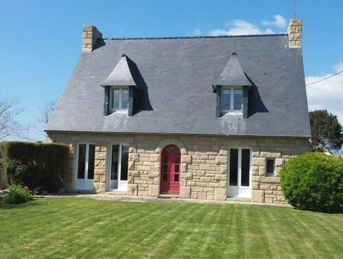 Quiet house close to the beach and the village